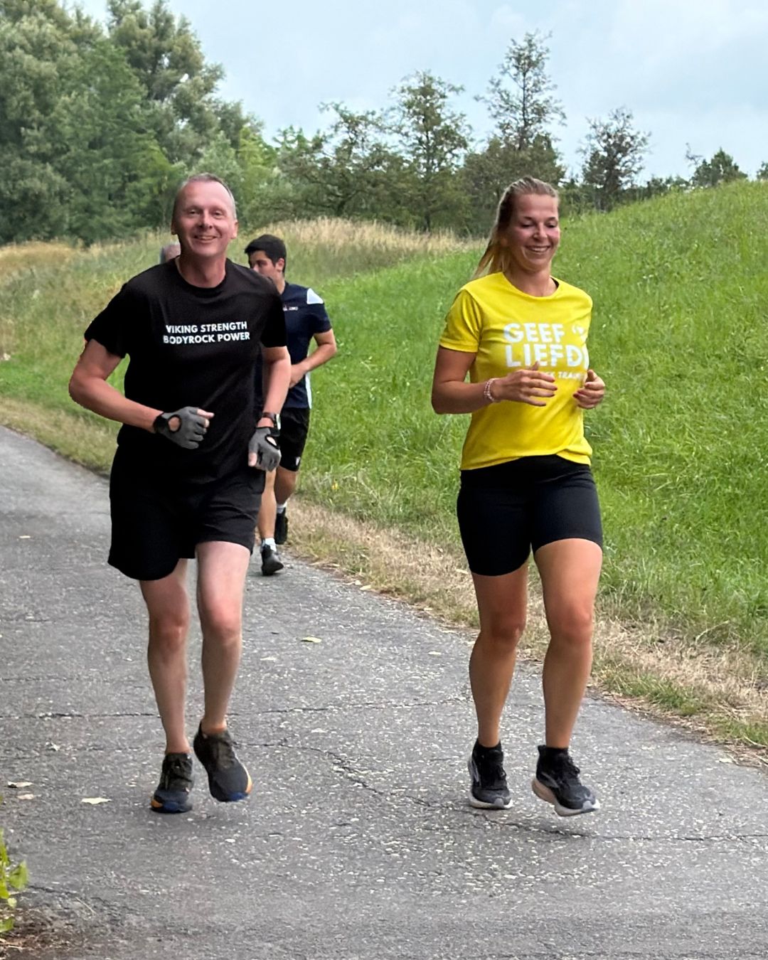 Samen hardlopen tijdens de Hyrox training